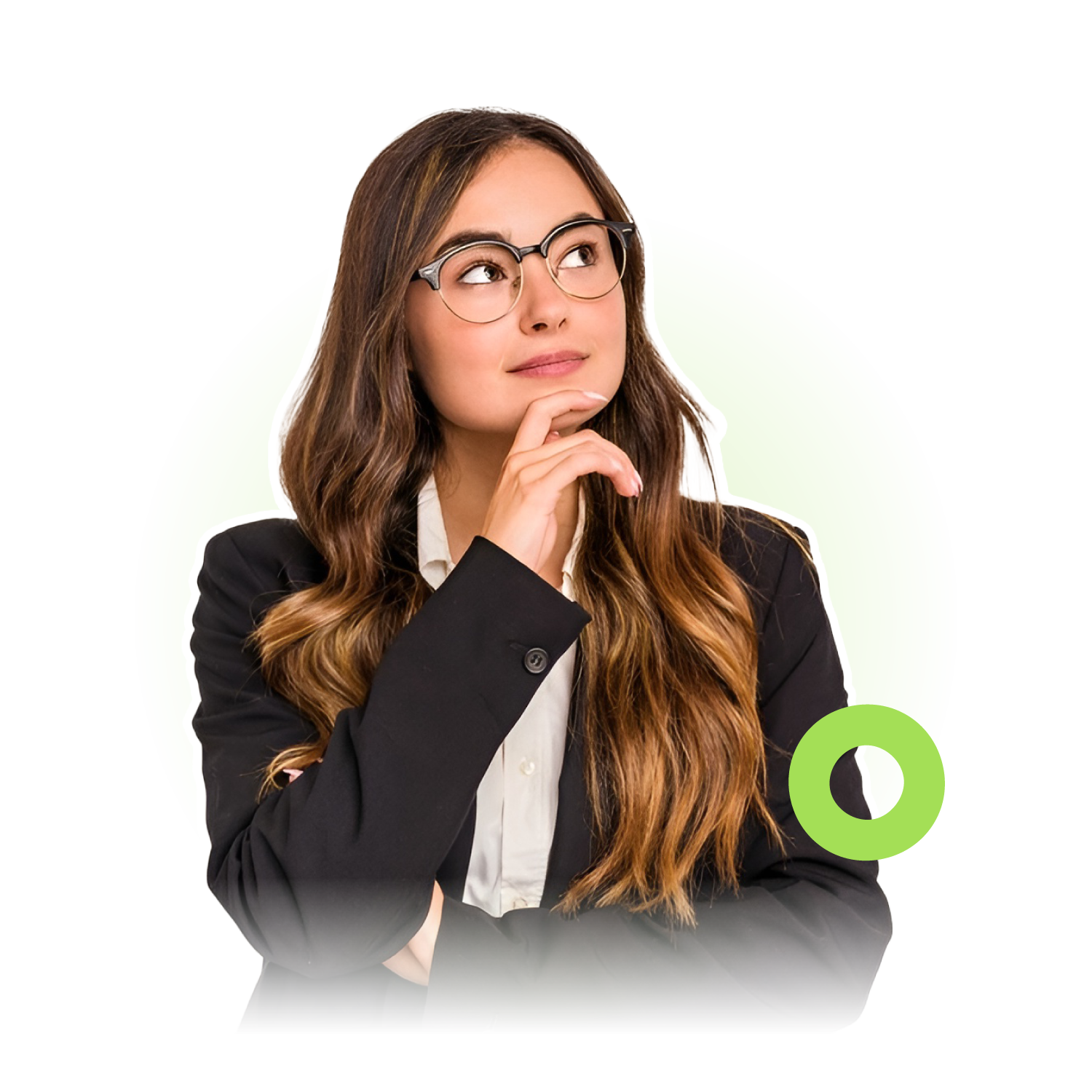 mulher jovem com oculos e roupa social pensativa