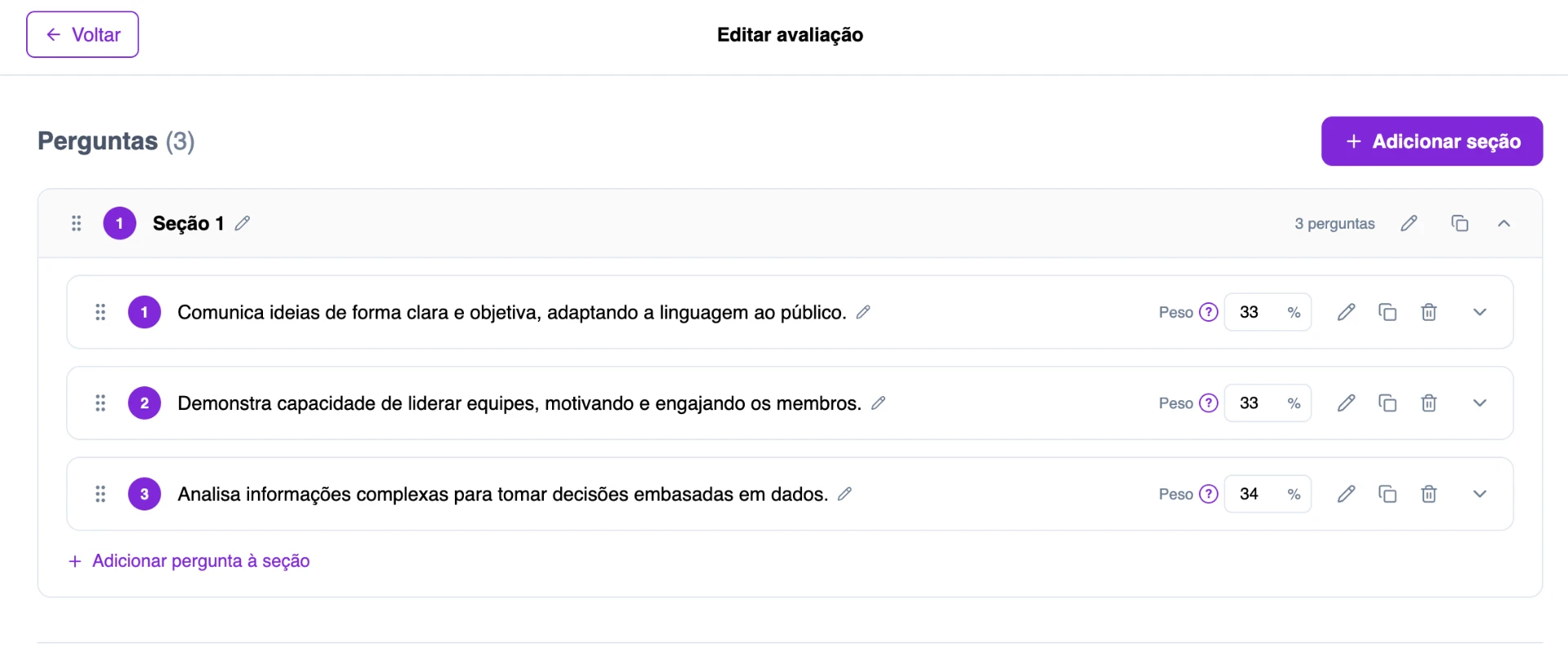 Tela de edição de avaliação com a seção “Perguntas (3)”, mostrando três questões com pesos percentuais e opções de edição, seleção e organização.